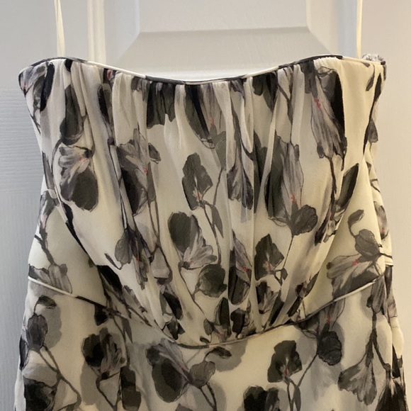 White House Black Market strapless dress. Size 6. White with black flowers - Picture 3 of 3